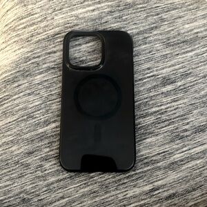 6 iPhone 14 pro max cases.Colors:Black,Clear,Gold sparkles,Pink,Cream,Dark  Blue